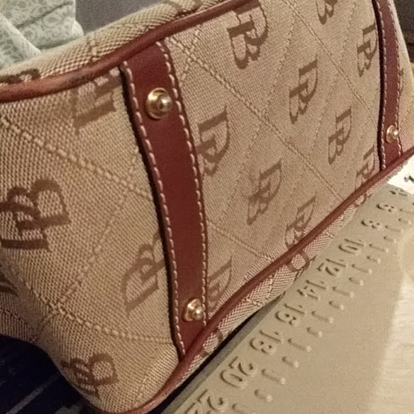 Dooney Bourke handbag - Picture 4 of 4